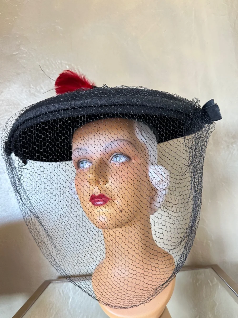 SUPERB 1940's BLACK FELT WIDE BRIM HAT + RED FEATHER 